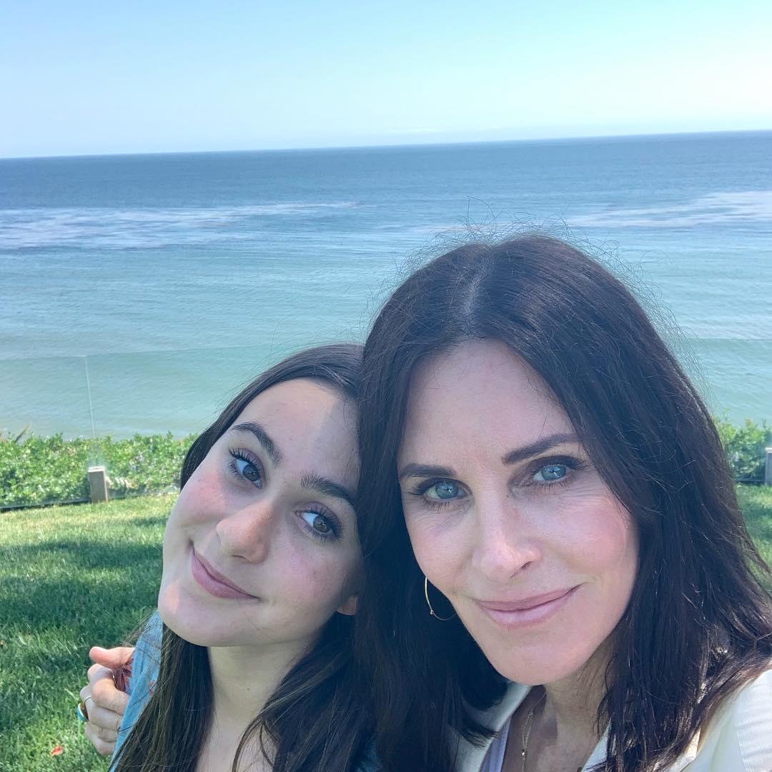 Courteney With Her Daughter Coco In The Beach Looking Cute Together