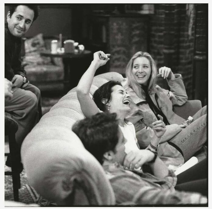 The-One-With-The-Innocent-Laughs-Of-The-Cast-696x686.jpg (696×686)
