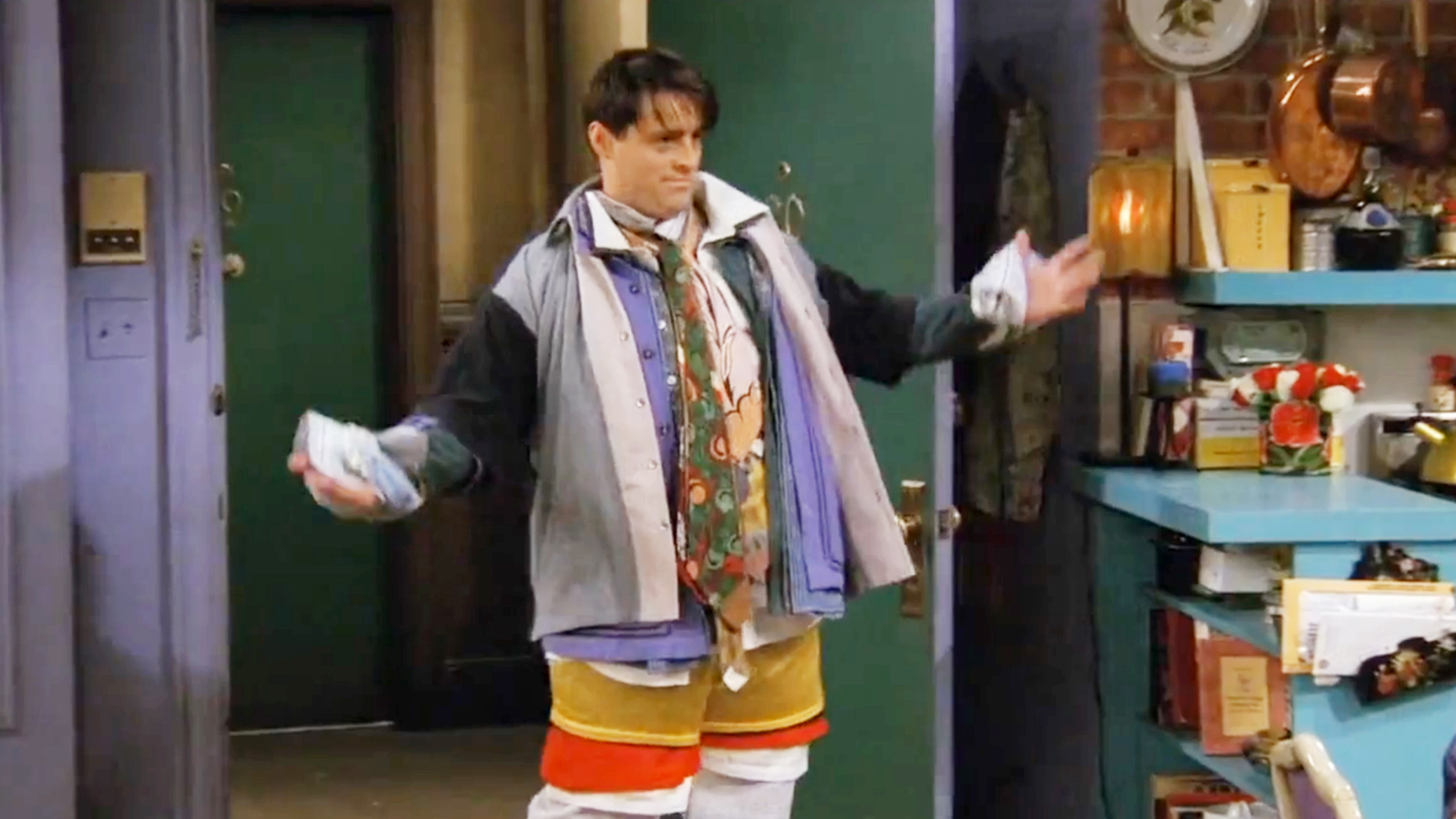 Joey Wears All Of Chandler’s Clothes