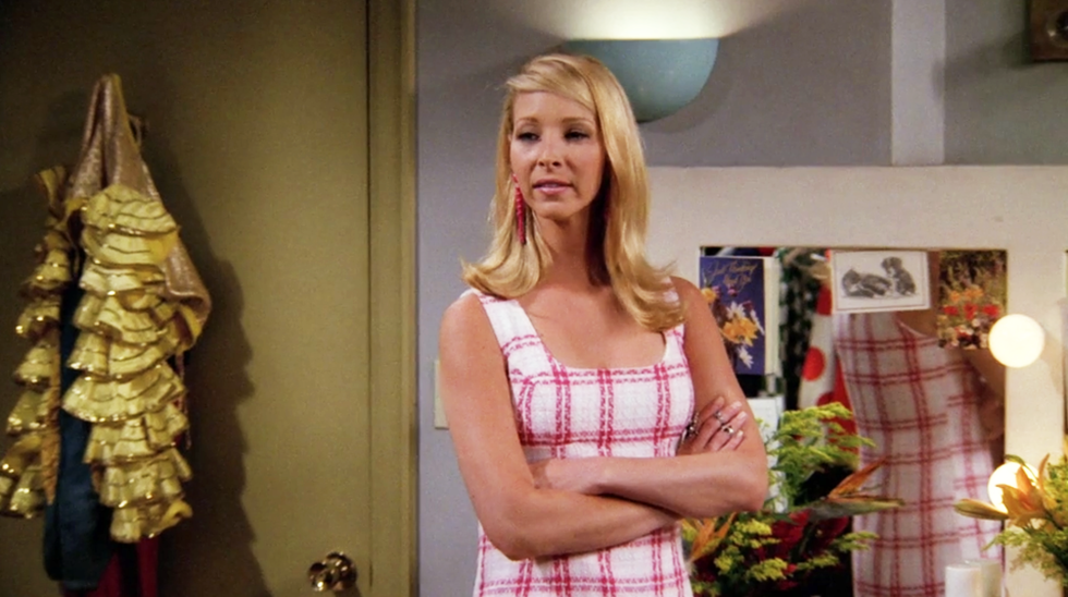 Phoebe Look Like An Oh-So-Chic Retro Barbie In '60s-Inspired Pink And White Shift Dress