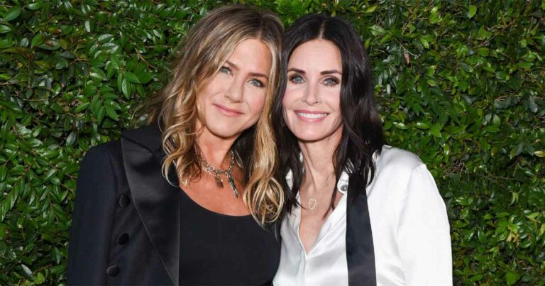 20 Pictures Of Jennifer Aniston & Courteney Cox Together: Let’s Decide Who’s More Beautiful