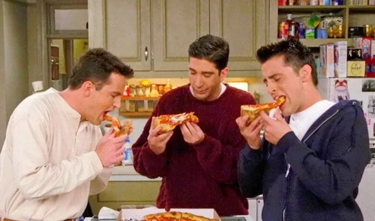 Joey-Ross-and-Chandler-eating-pizza