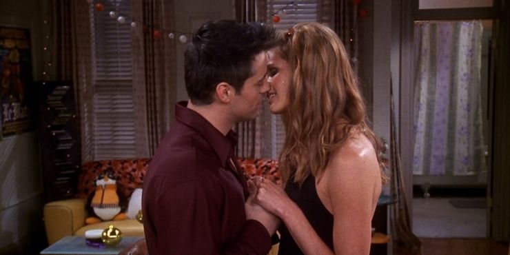 Joey and Janine kissing in Joey's apartment