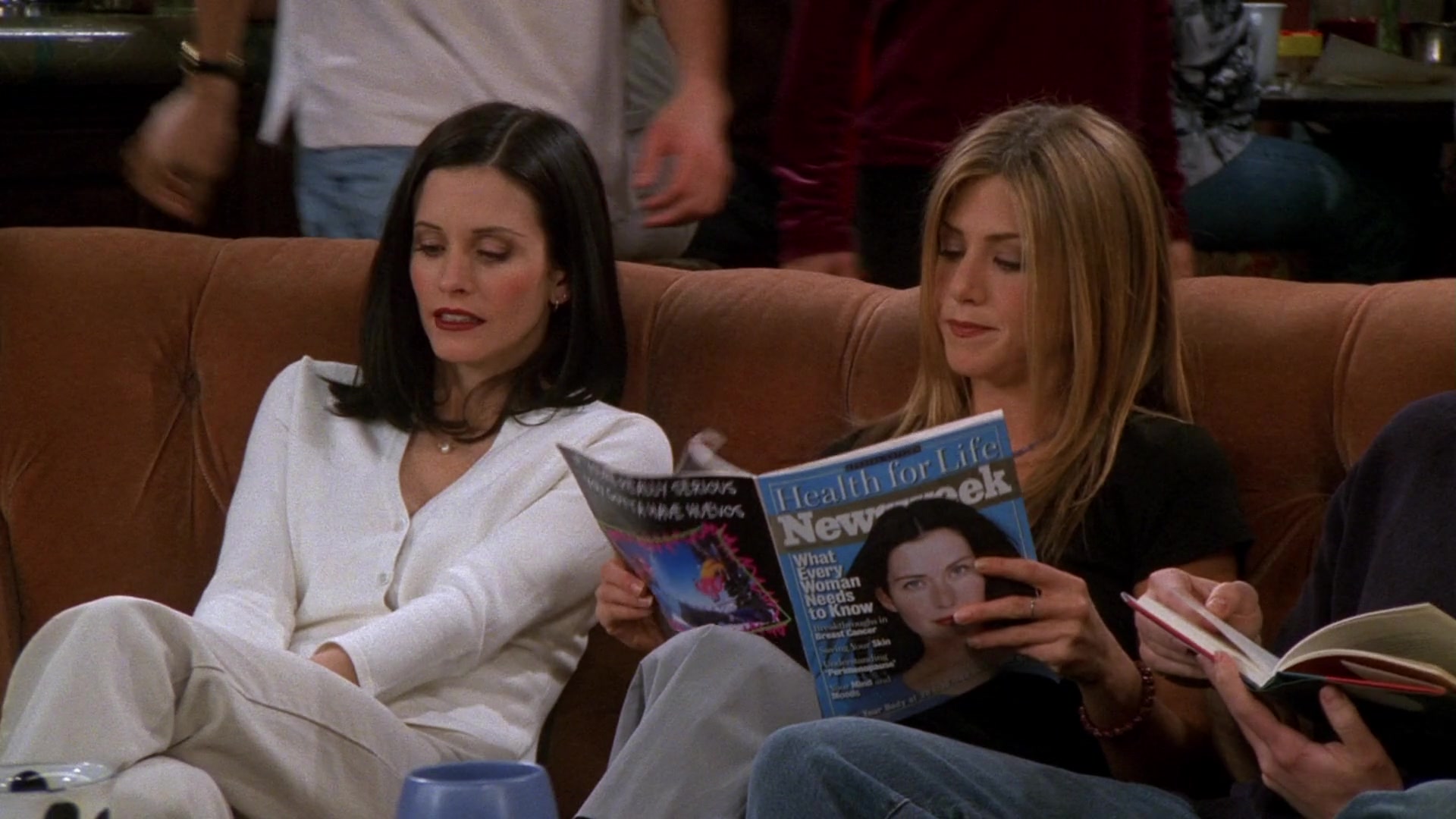 rachel and monica in central perk